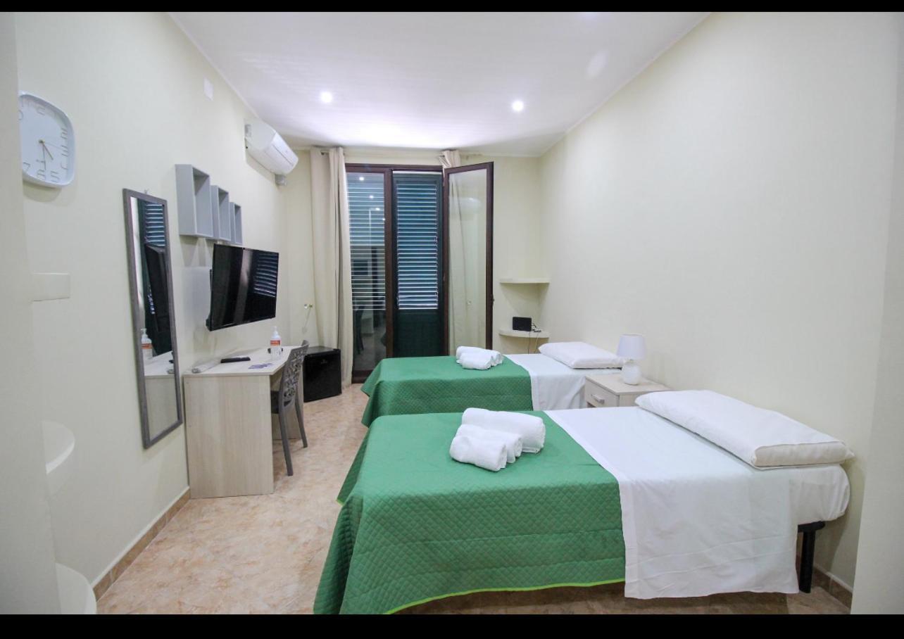 Anthony Apartments Central Station Palermo Buitenkant foto