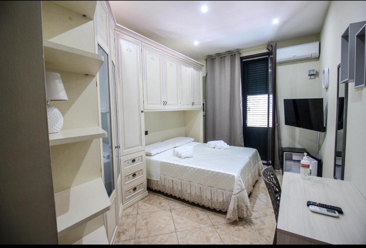 Anthony Apartments Central Station Palermo Buitenkant foto